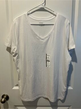 Time and Tru White V-Neck Short Sleeve Tee
